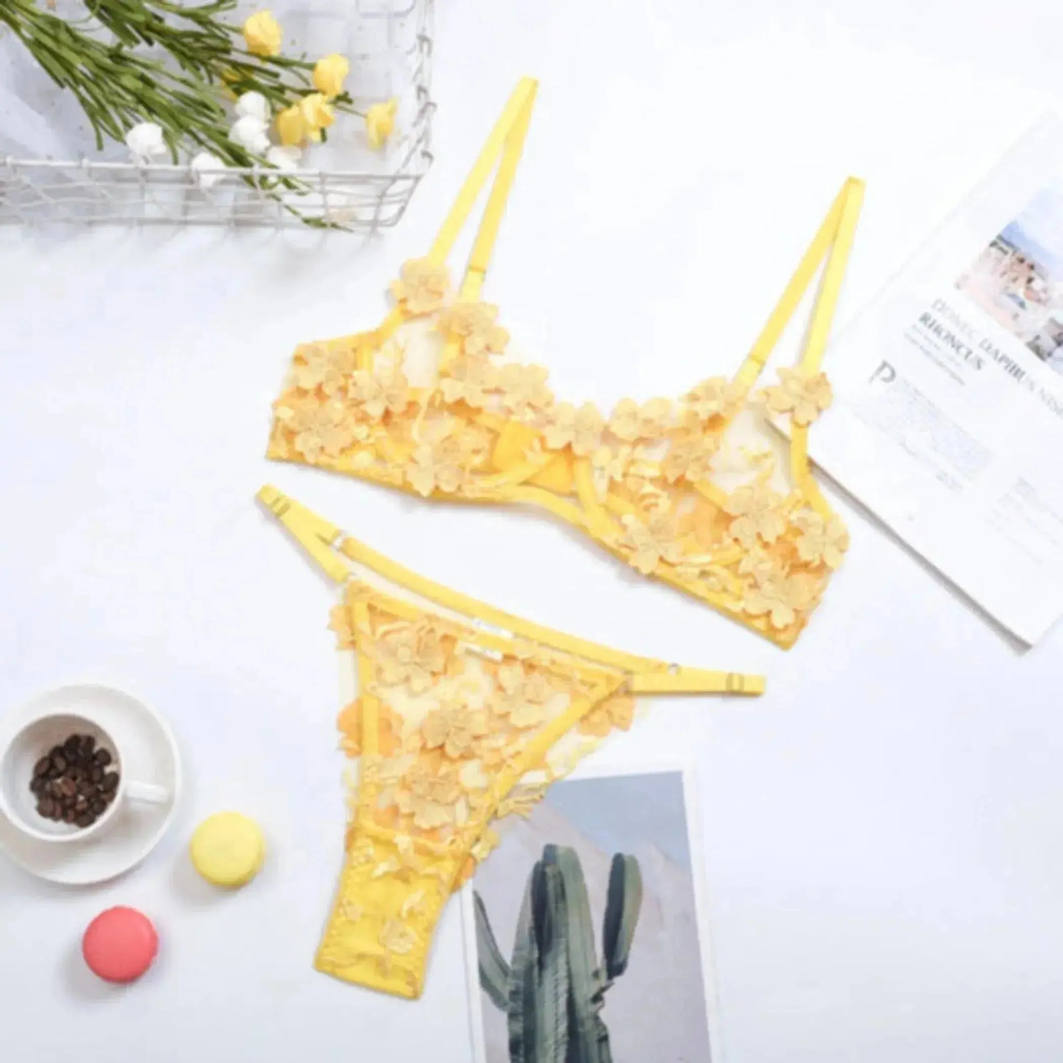 Daisy Embroidery Sexy Lingerie 2-Piece Set La Belle Fantastique
