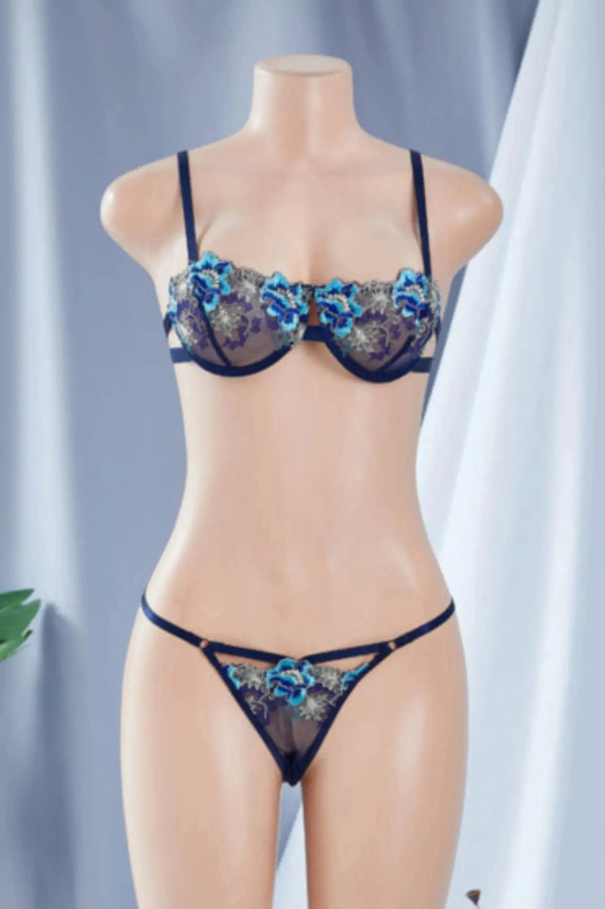 Daisy Embroidery Sexy Lingerie 2-Piece Set La Belle Fantastique