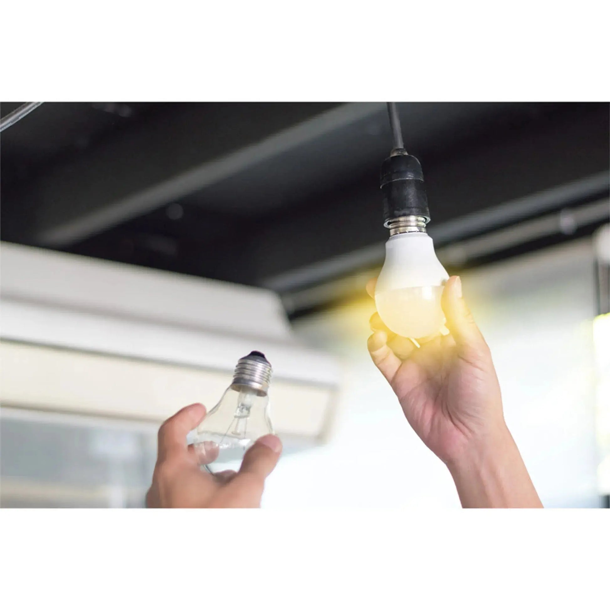 RGBW LED Bulb With Remote CIAO Tech